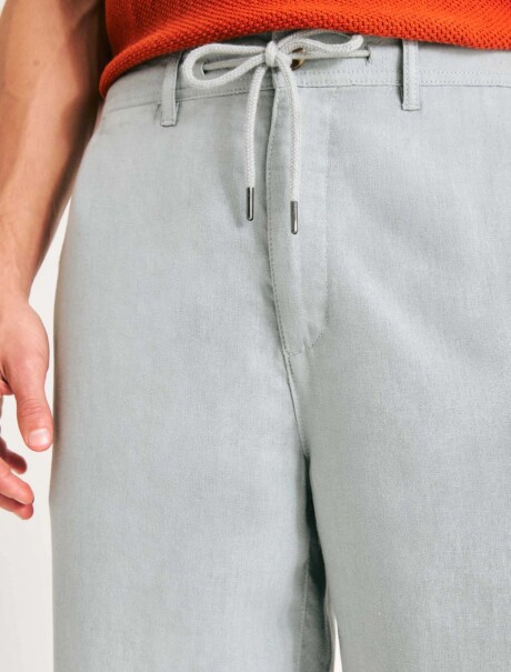 BERMUDA BÁSICA MODELO CHINO AZUL