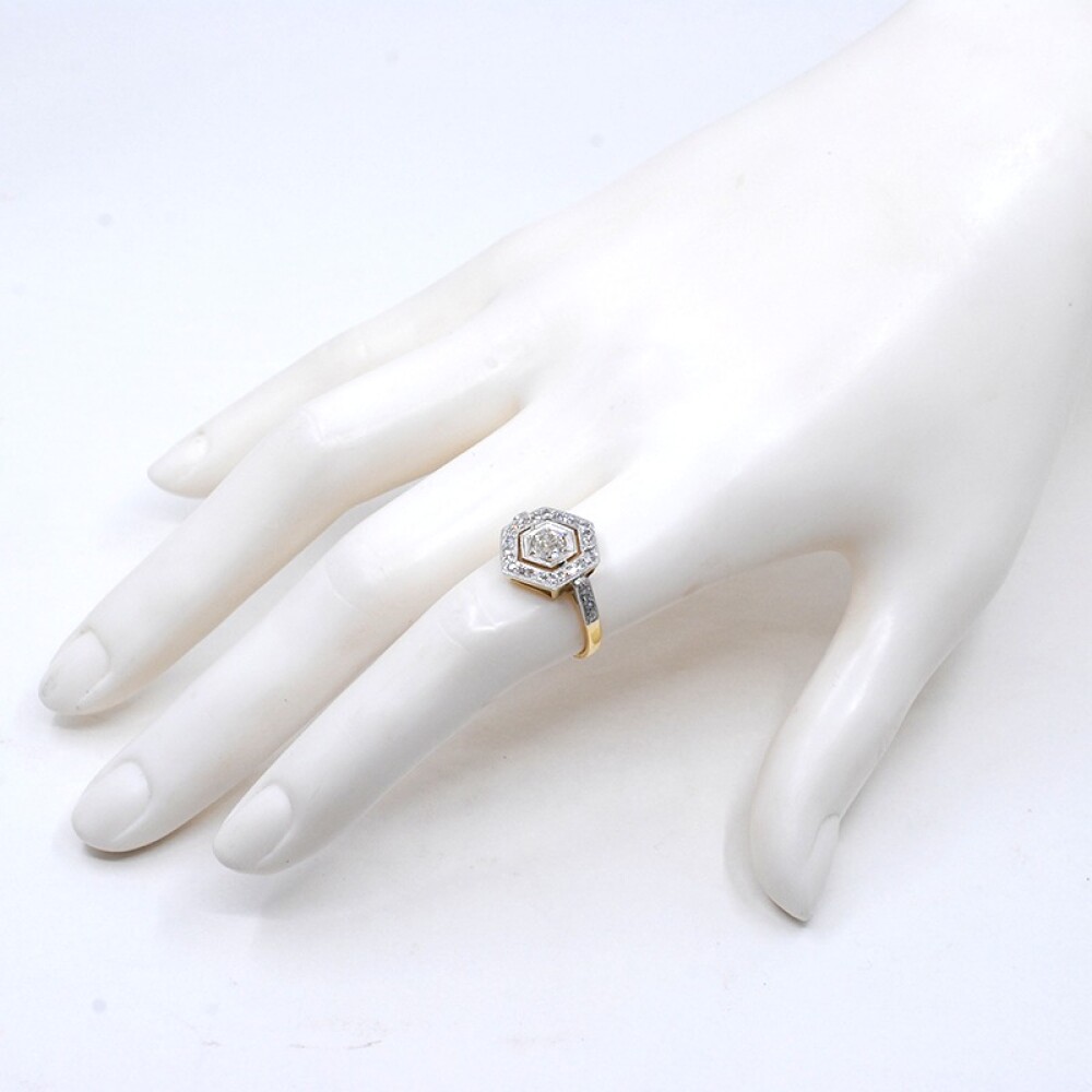 Anillo en oro 18k, platino y brillantes Anillo en oro 18k, platino y brillantes