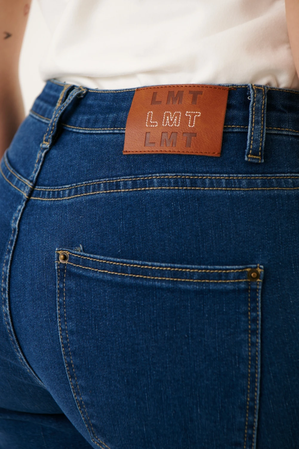 JEAN 220