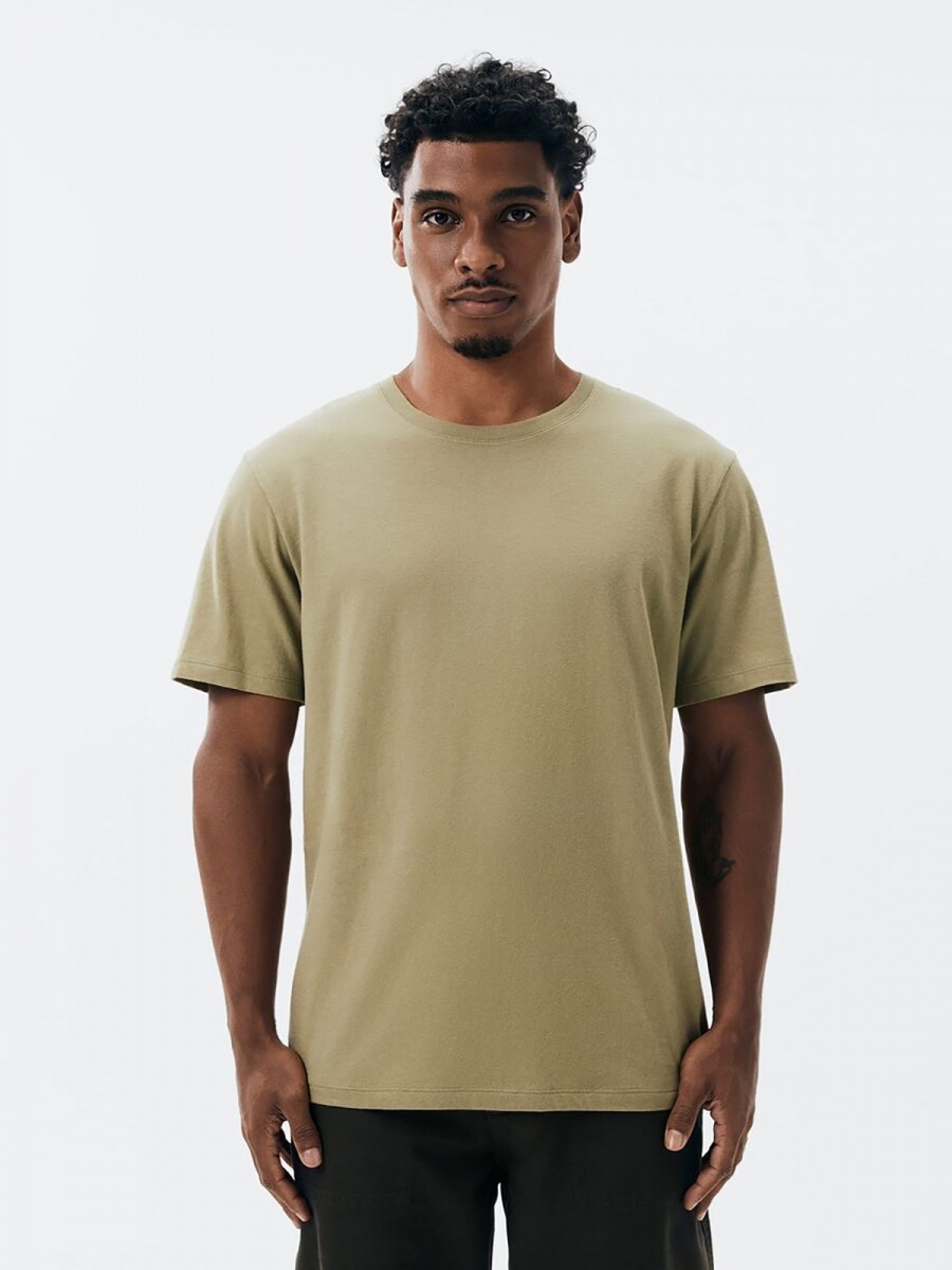 CAMISETAS BÁSICAS REGULAR WORLD - VERDE 