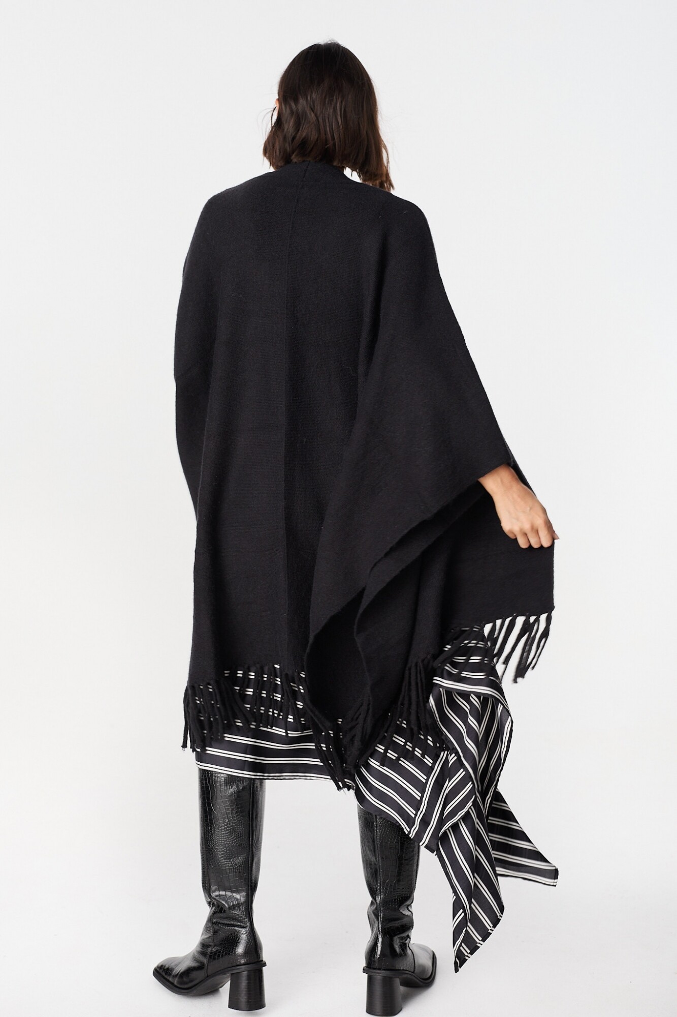 Varley Ruana Ruana Calen - Negro — PetraStore