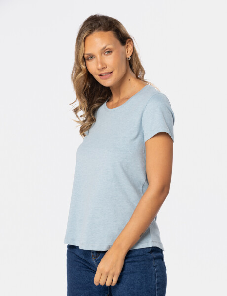 REMERA BÁSICA DE ALGODÓN Celeste