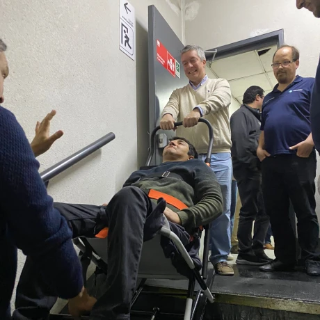 Uso de la Silla de Evacuación Uso de la Silla de Evacuación
