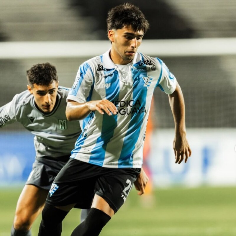 PRE VENTA - KIT Camiseta Cerro Niño VERSION JUGADOR + Lata 103 años de Historia PRE VENTA - KIT Camiseta Cerro Niño VERSION JUGADOR + Lata 103 años de Historia