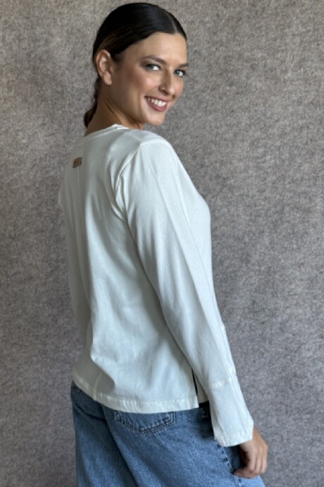 Remera Julia Crudo pespunte al tono