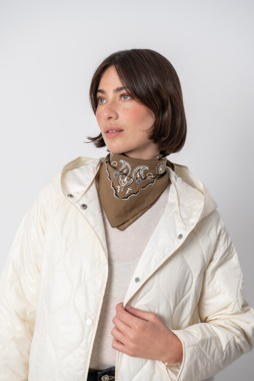 Campera con capucha Panna