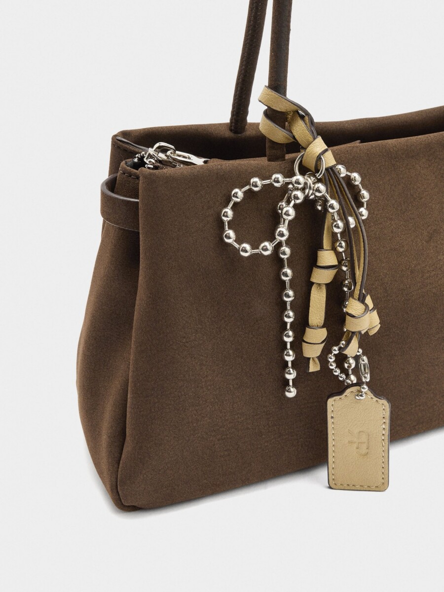 Bolso De Hombro Efecto Piel Con Colgante marron