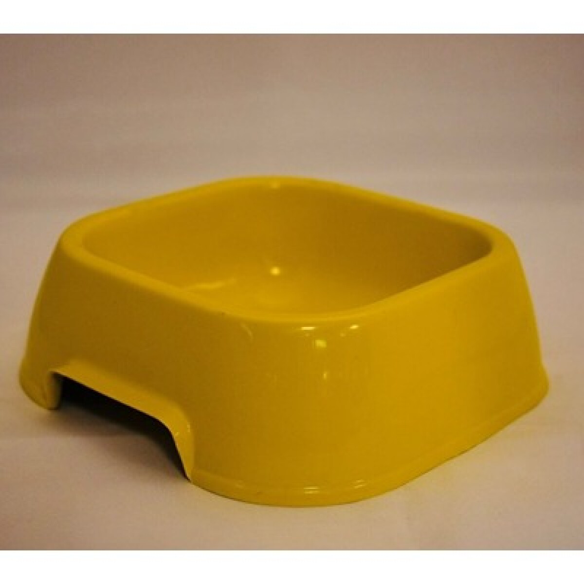Comedero Plástico p/Perros Mediano 600 ml 
