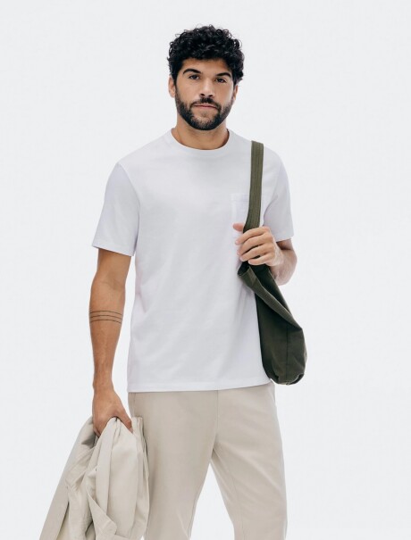 CAMISETA BÁSICA CON BOLSILLO BLANCO
