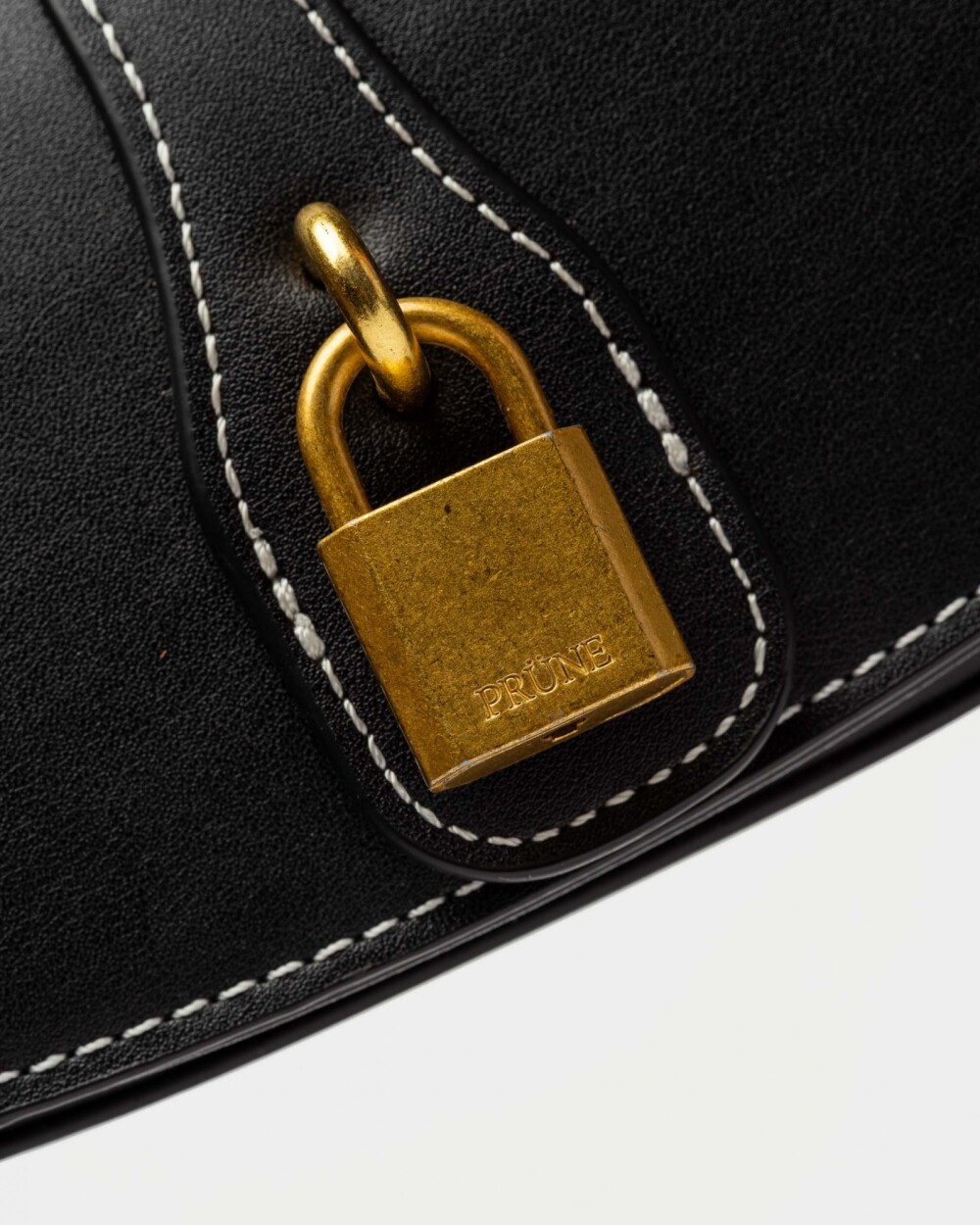 Mini Bag Celina en Efecto Cuero Liso Negro