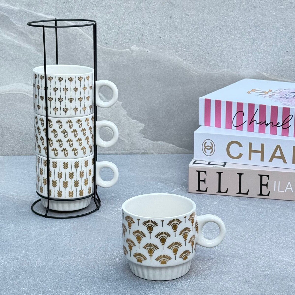 Juego De 4 Tazas Cerámica Apilables Base Metálica 250 ml. 