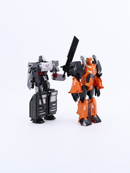 ROBOT TRANSFORMER NEGRO