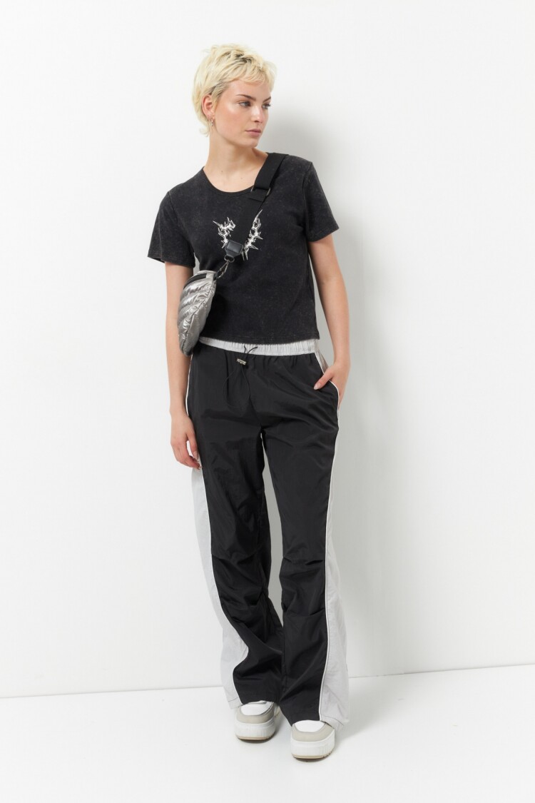 REMERA LEV Negro