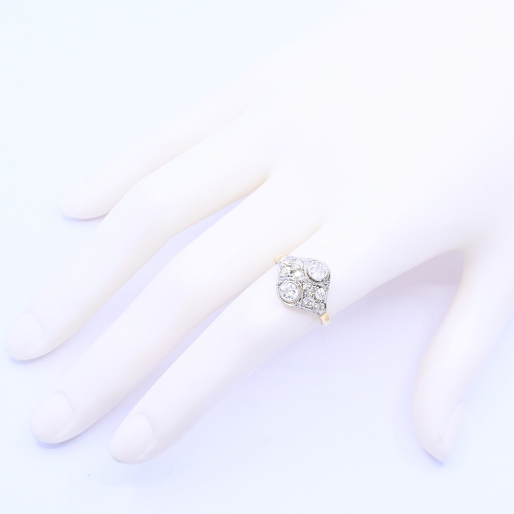 Anillo antiguo oro 18k con brillantes. Anillo antiguo oro 18k con brillantes.