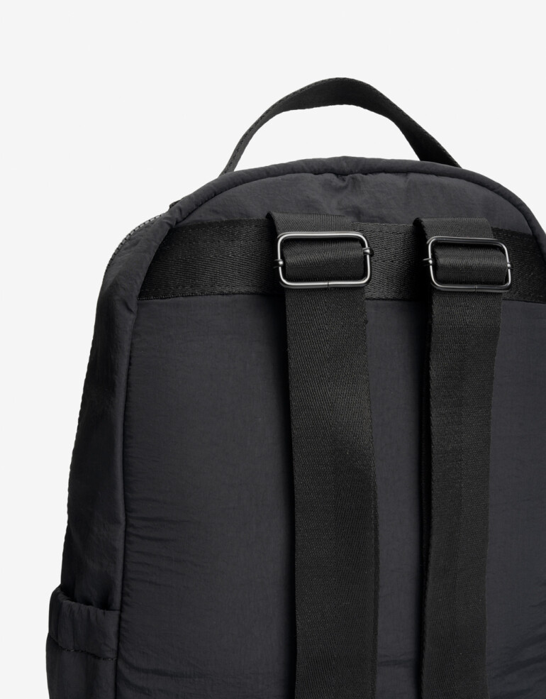 Mochilas Urbanas Nylon Mochila Con Bolsillo Delantero Y Laterales. - Negro