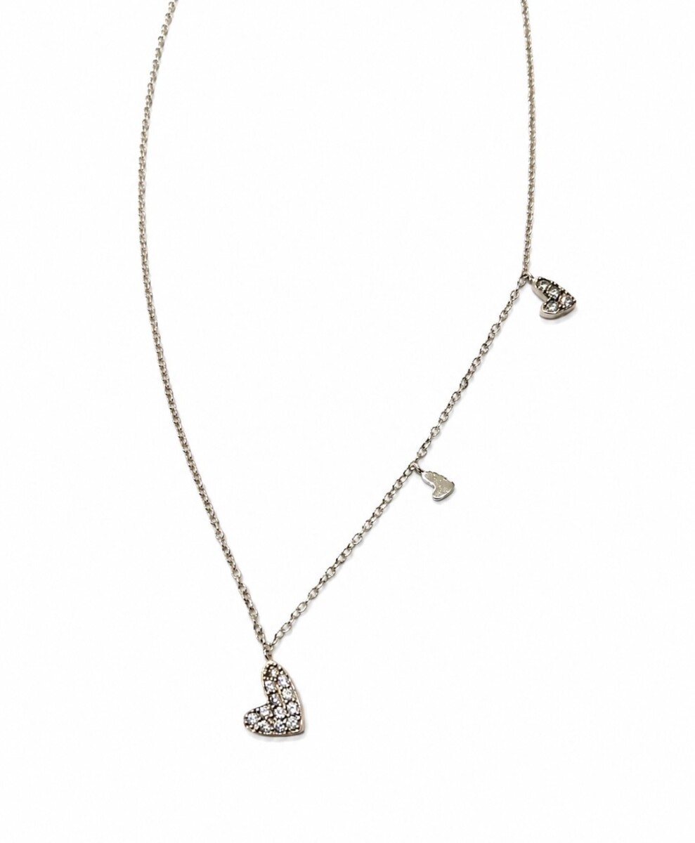 Cadena con tres corazones 