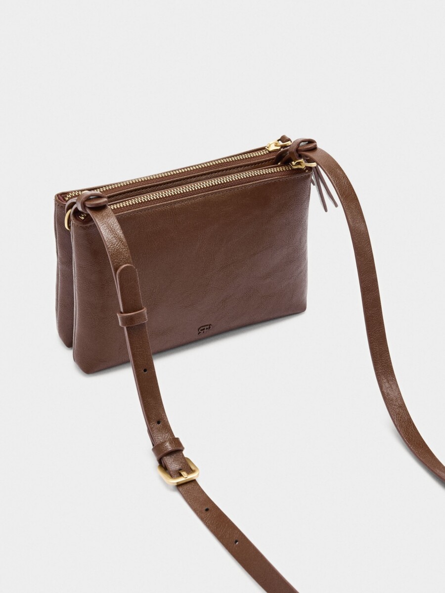 Bolso Bandolera Con Tachuelas marron