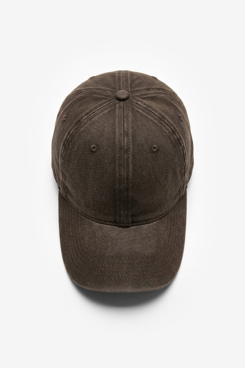 Cap washed pespuntes marrón