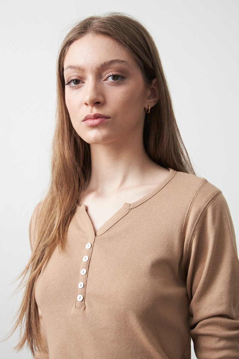 REMERA JALISCO Beige Oscuro