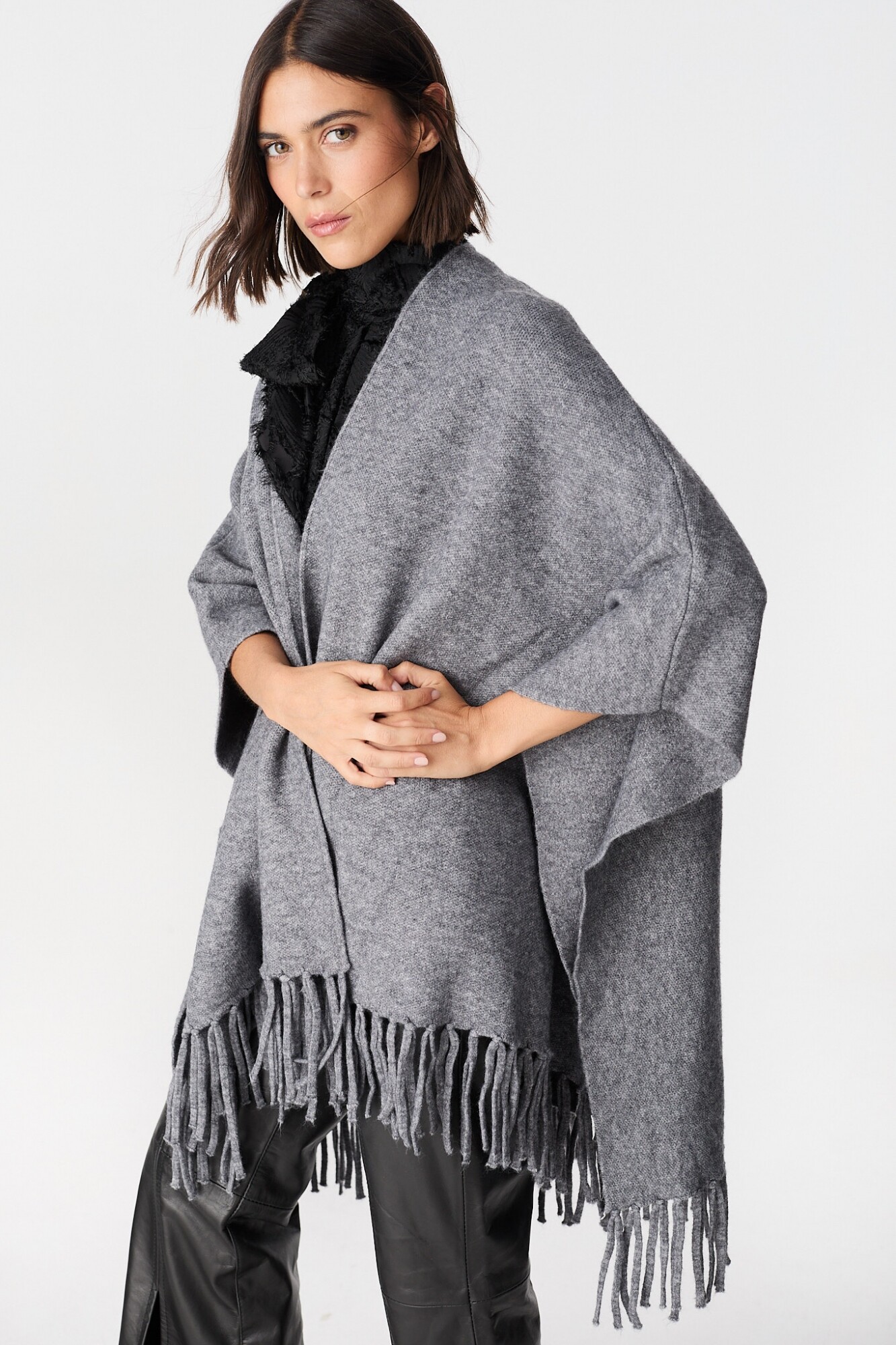 Eyelet Ruana Ruana Calen - Gris — PetraStore