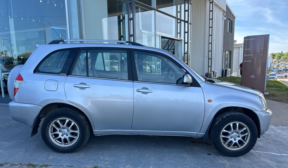 Chery Tiggo FL 2.0 4X4 MT 2012 Chery Tiggo FL 2.0 4X4 MT 2012