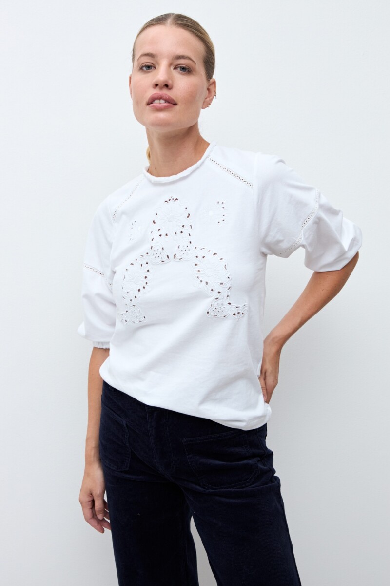 Remera bordada vainillas blanco