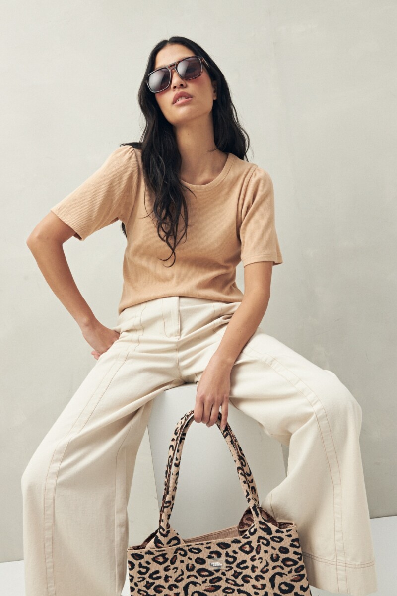 REMERA CARLO Caramelo