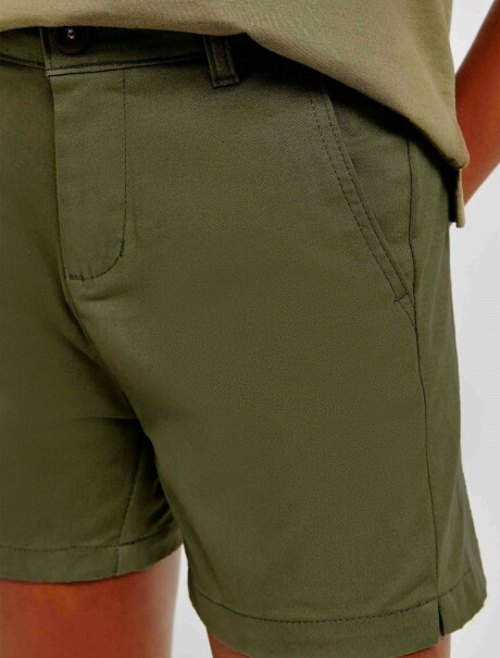 SHORT BÁSICO MODELO CHINO VERDE