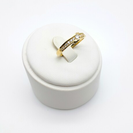Anillo de oro 9 ktes con circonias. Anillo de oro 9 ktes con circonias.
