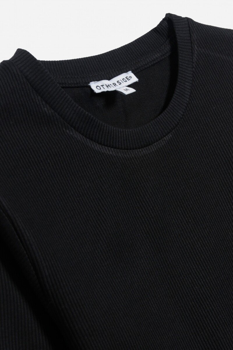 Remera cuello a la base NEGRO