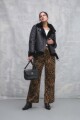 Campera simil gamuza con piel negro