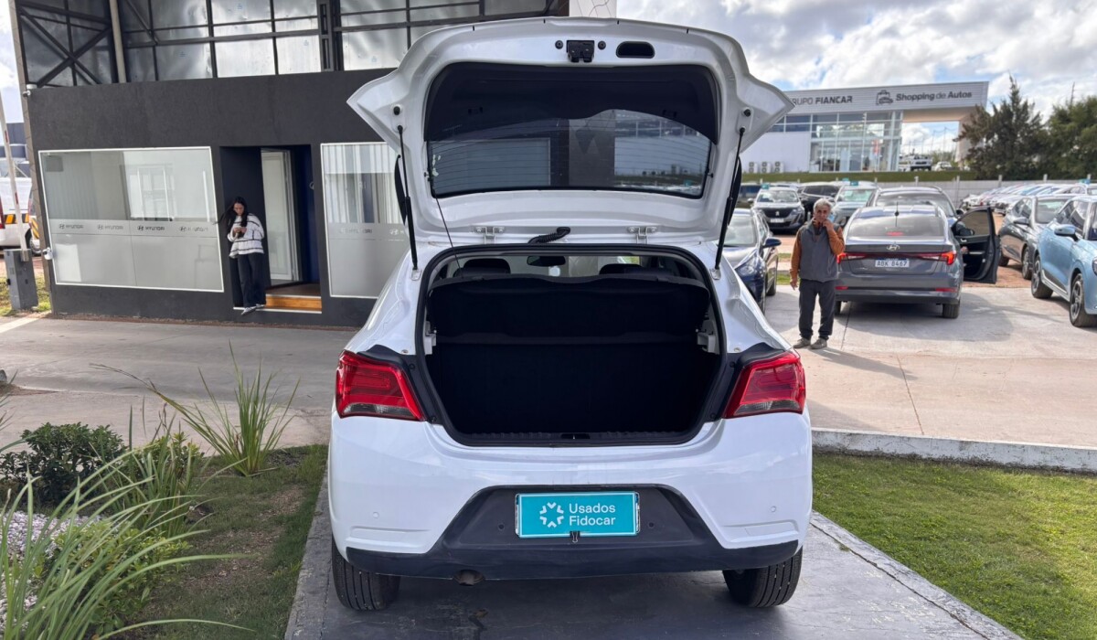 Chevrolet Onix LTZ AT - 2017 Chevrolet Onix LTZ AT - 2017