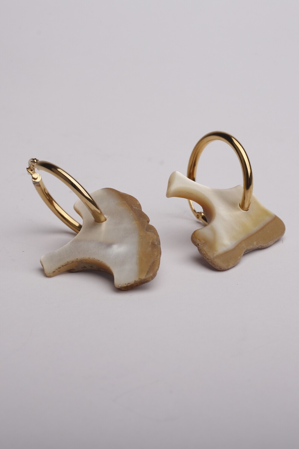 Aro con nácar Dorada