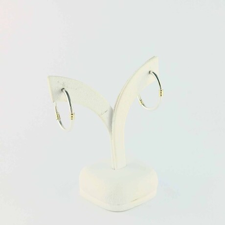 Par de aros de plata 925 y detalles en double de oro 18 ktes. Par de aros de plata 925 y detalles en double de oro 18 ktes.