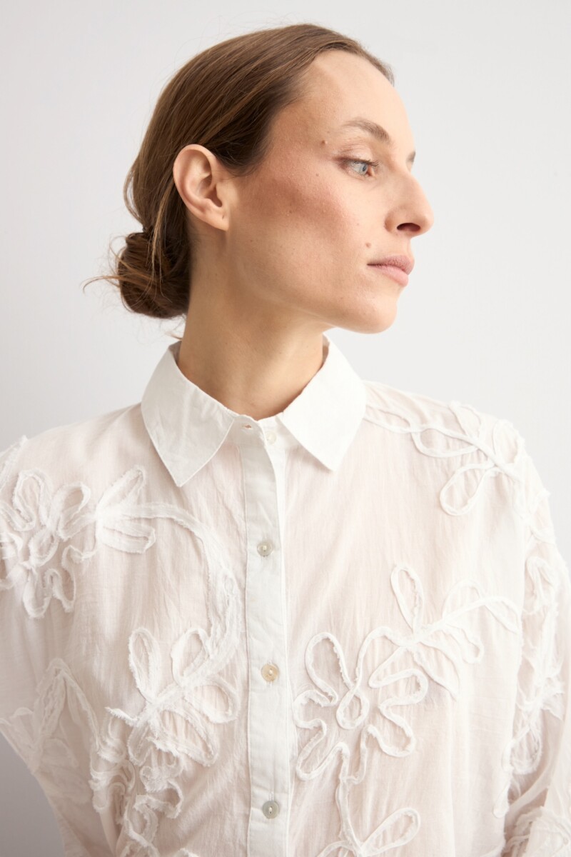 Camisa apliques florales blanco