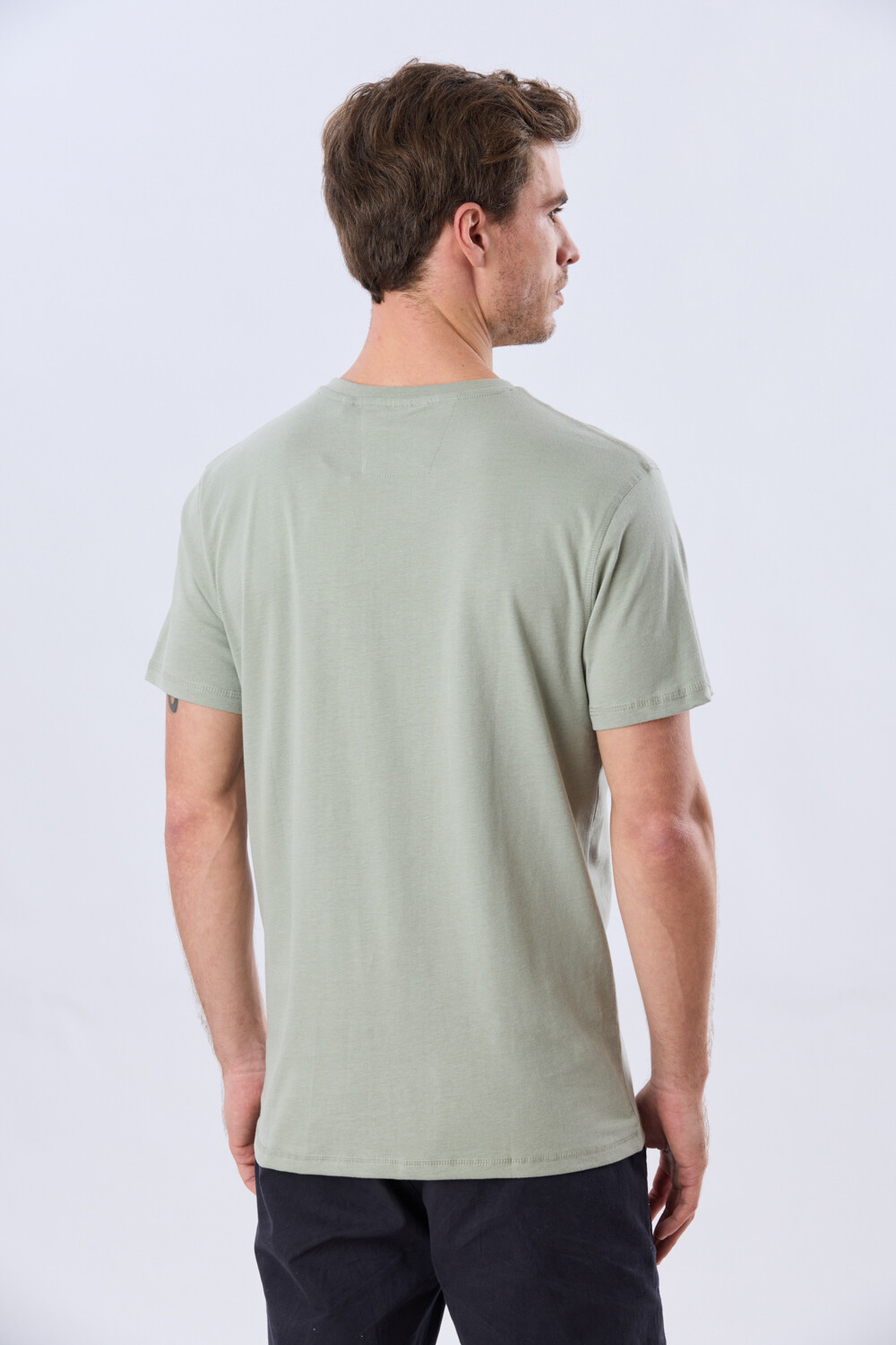 REMERA BÁSICA DE ALGODÓN Pistacho