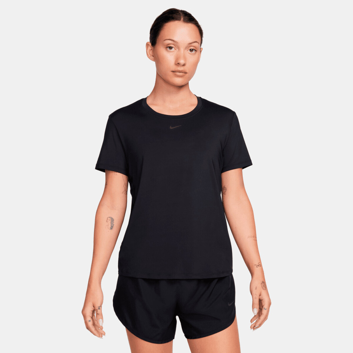 Remera Nike One Classic de Mujer - Negro 