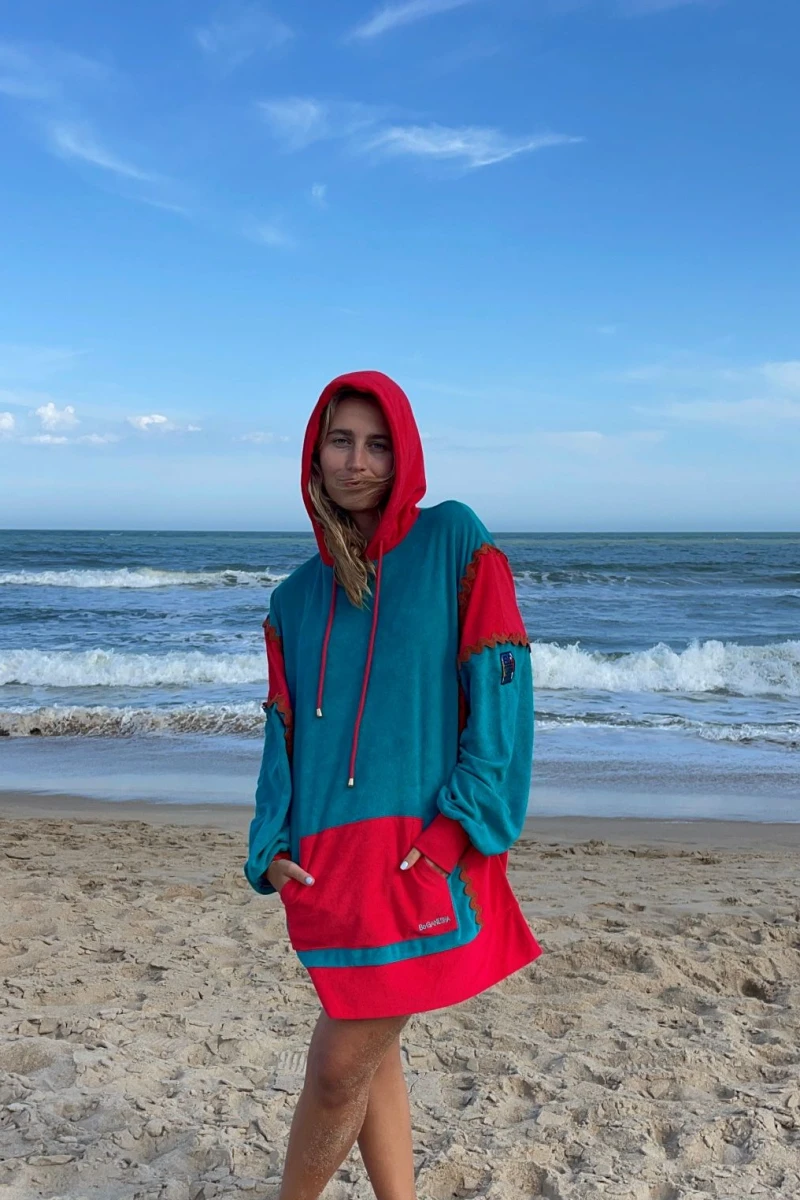Hoodie Walabi Rojo y Petroleo