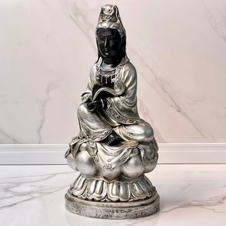Estatua Decorativa Kuan Yin Alto 54cm x Largo 25cm Estatua Decorativa Kuan Yin Alto 54cm x Largo 25cm