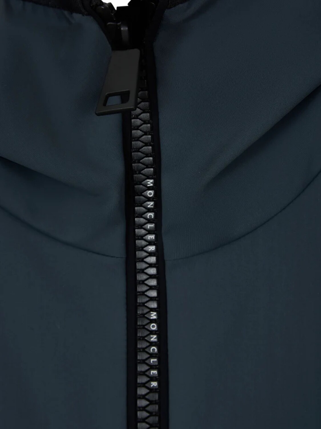 MONCLER - Campera corta con capucha Altair Gris