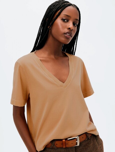 CAMISETA BÁSICA DE ALGODÓN ESCOTE EN V NARANJA