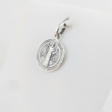 Medalla religiosa de plata 925, San Benito. Medalla religiosa de plata 925, San Benito.