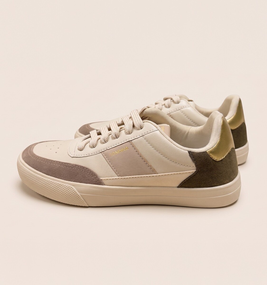 Calzado Casual. - crema 