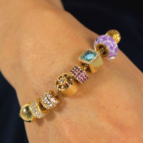Pulsera bañada en oro de 18 kilates con piedras genuinas - Armonia 6 dijes Pulsera bañada en oro de 18 kilates con piedras genuinas - Armonia 6 dijes