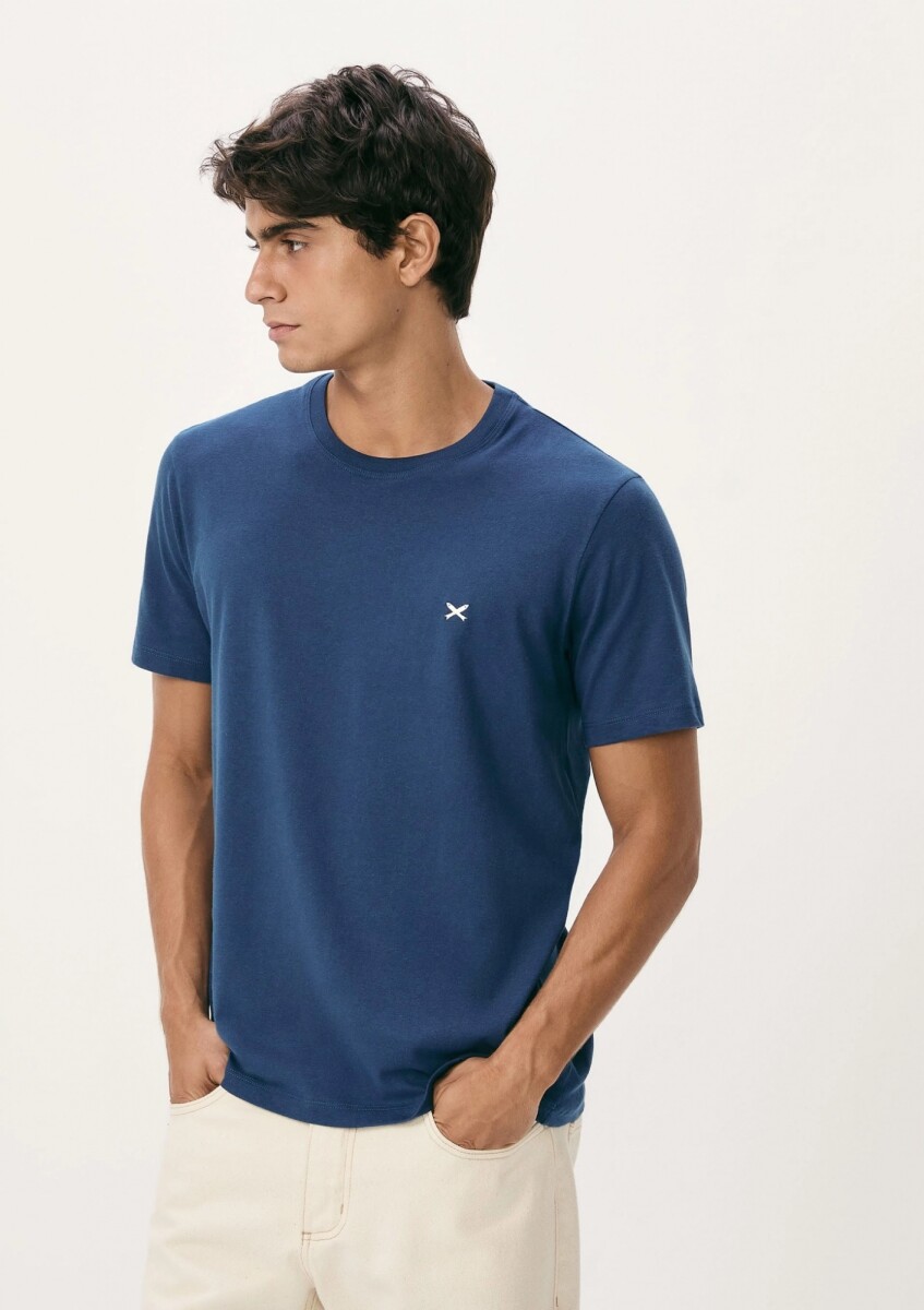 CAMISETA BÁSICA WORLD CON BORDADO - AZUL 