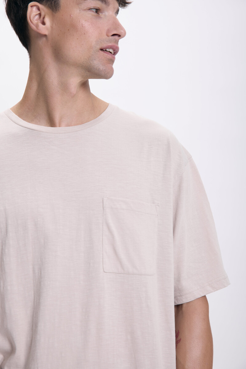 Remera slub bolsillo Crudo