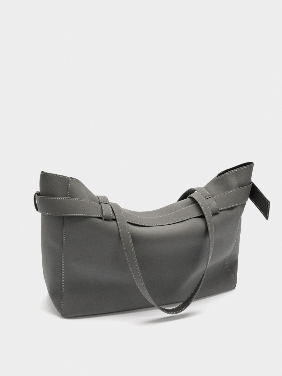 Bolso Shopper Con Cinturón Y Colgante gris
