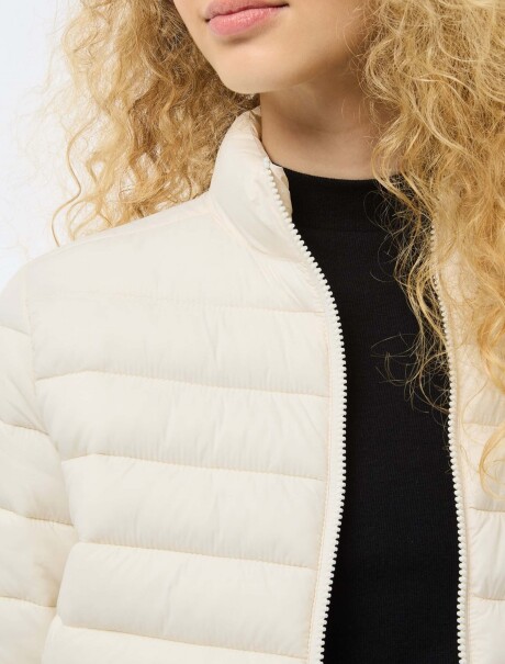 CAMPERA PUFFER CON BOLSILLOS BEIGE