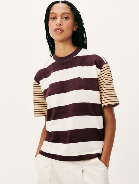CAMISETA DE RAYAS CON BORDADO MULTICOLOR