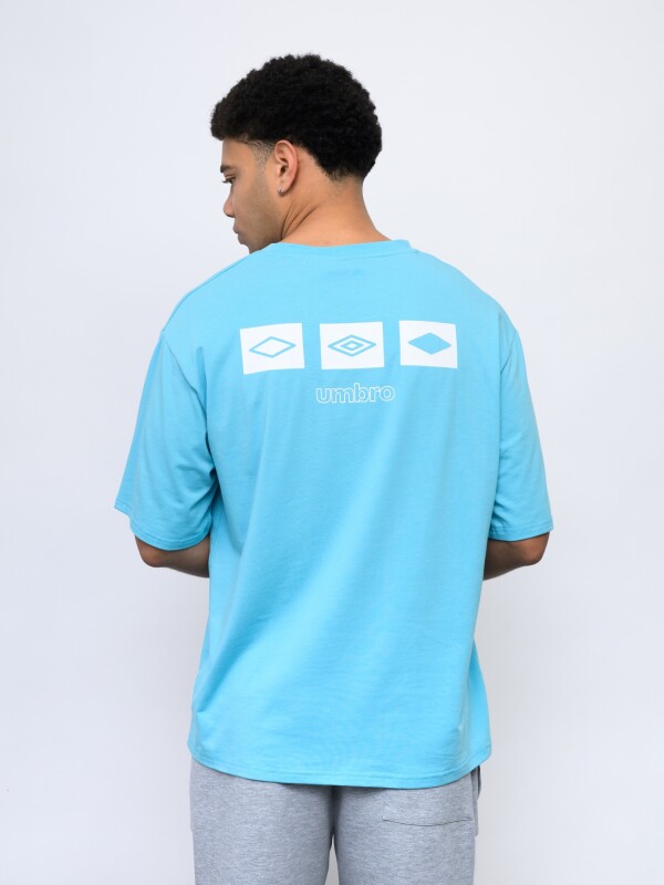 REMERA TRUCKER Umbro Hombre 079